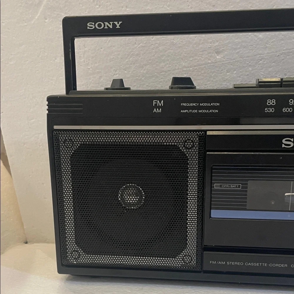 Vintage 80s Sony CFS–230 Portable Boombox Dual Speakers Cassette Deck working